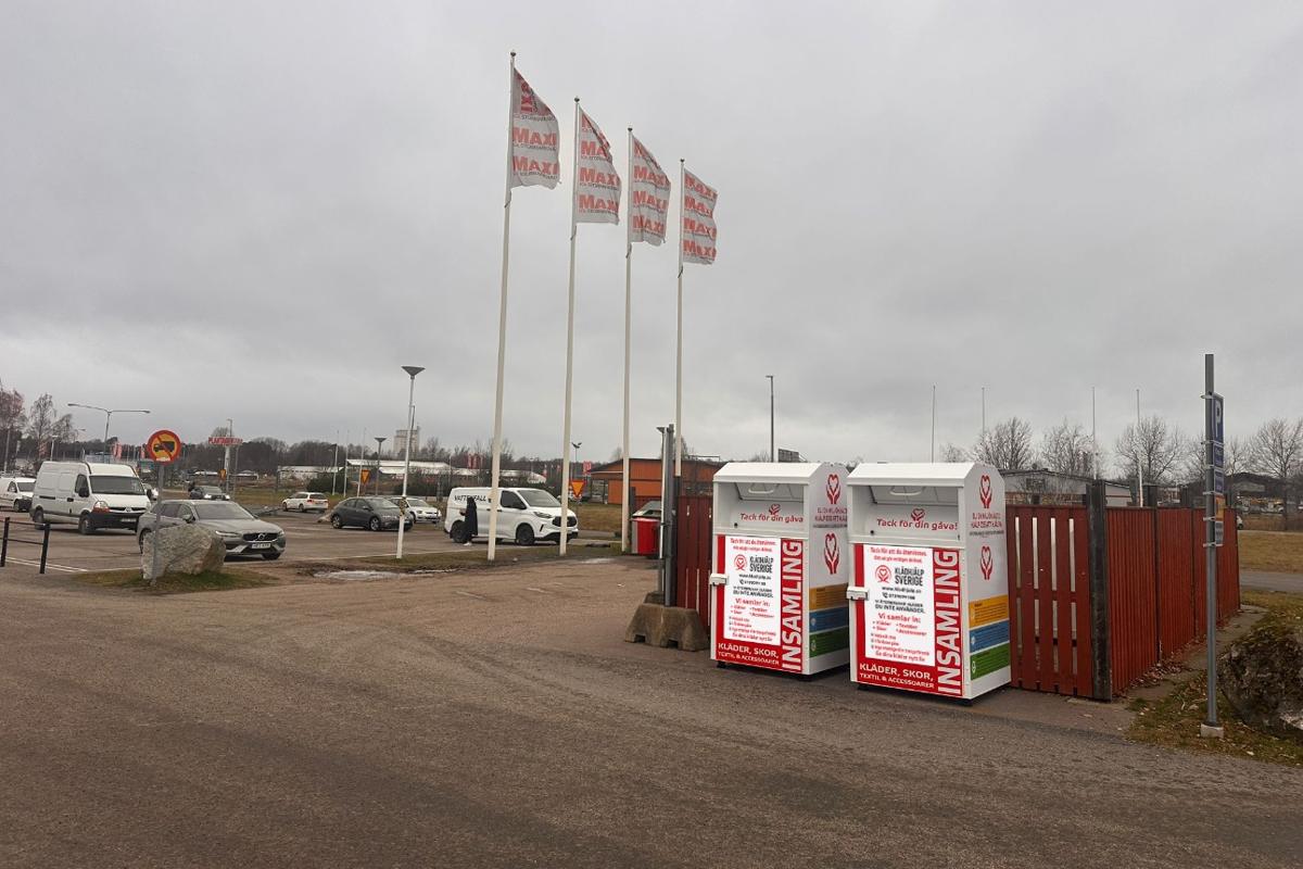 Klädhjälp Sveriges insamlingscontainrar på plats